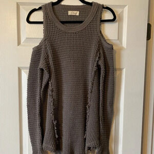 Elan High-Low Cold Shoulder Distressed Slouchy Sweater in‎ Gray Size Small